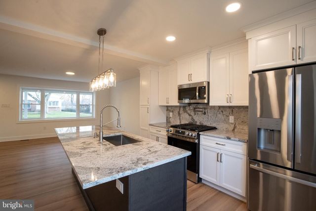 321 IRIS RD, Cherry Hill, NJ 08003