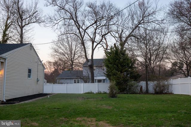 321 IRIS RD, Cherry Hill, NJ 08003