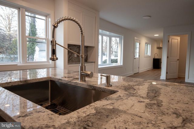 321 IRIS RD, Cherry Hill, NJ 08003