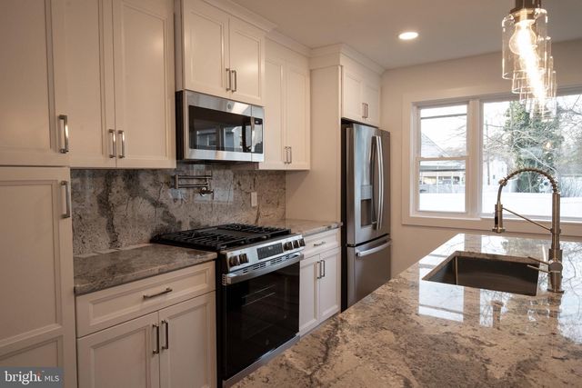 321 IRIS RD, Cherry Hill, NJ 08003