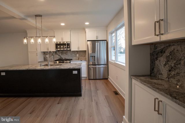 321 IRIS RD, Cherry Hill, NJ 08003