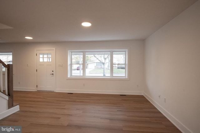 321 IRIS RD, Cherry Hill, NJ 08003