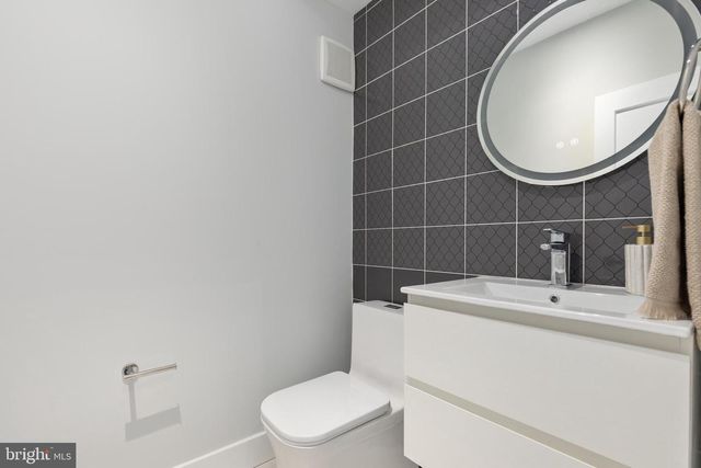 7435 NIGH RD, Falls Church, VA 22043