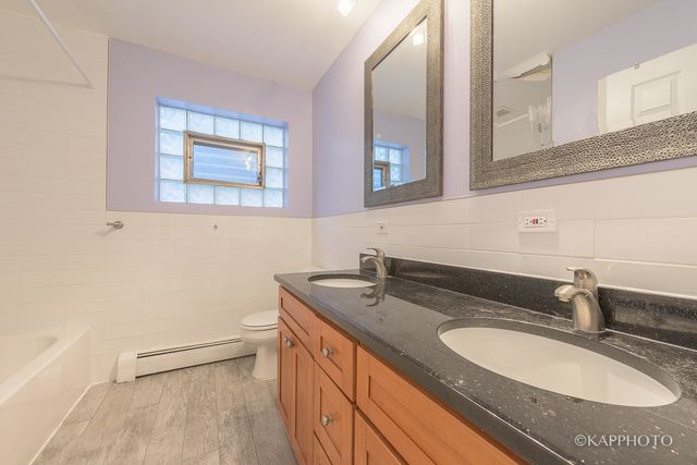 5942 W Addison Street 1, Chicago, IL 60634