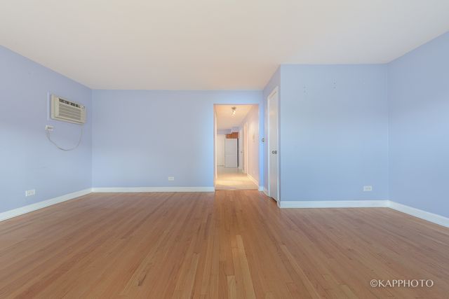 5942 W Addison Street 1, Chicago, IL 60634