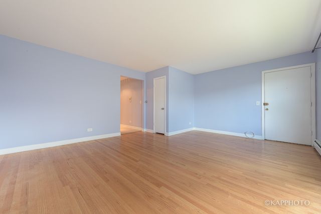 5942 W Addison Street 1, Chicago, IL 60634