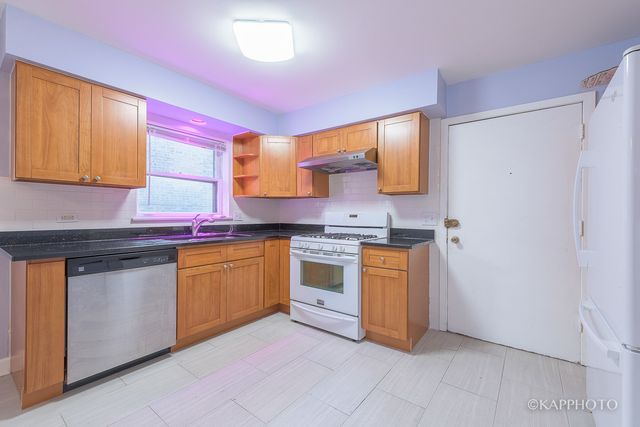 5942 W Addison Street 1, Chicago, IL 60634