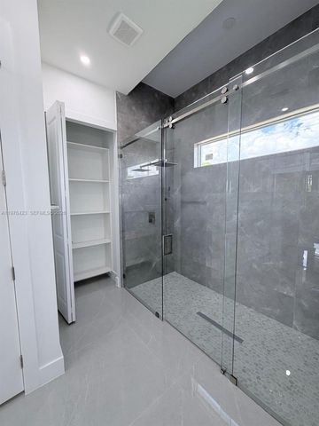 1120 NE 32nd LN, Cape Coral, FL 33990