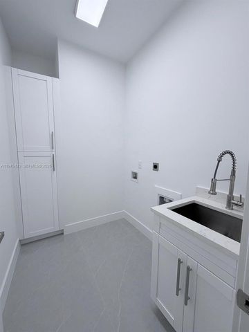 1120 NE 32nd LN, Cape Coral, FL 33990