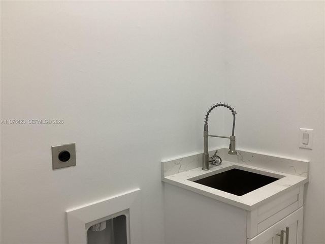 1120 NE 32nd LN, Cape Coral, FL 33990