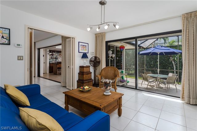 600 Parkview LN, Naples, FL 34103