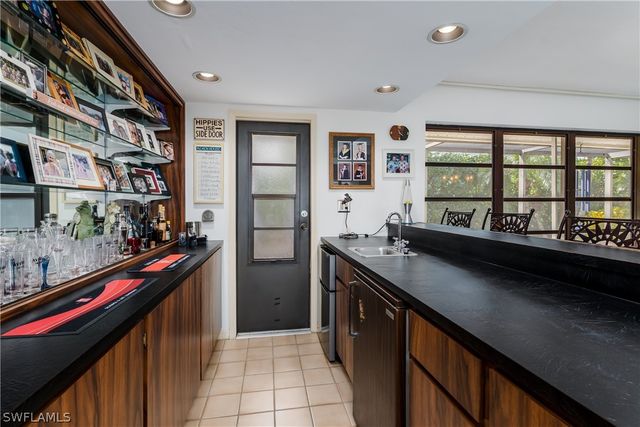 600 Parkview LN, Naples, FL 34103