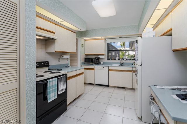 600 Parkview LN, Naples, FL 34103