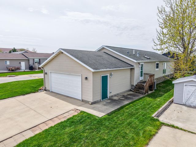 505 Peony St SE, Rochester, MN 55904