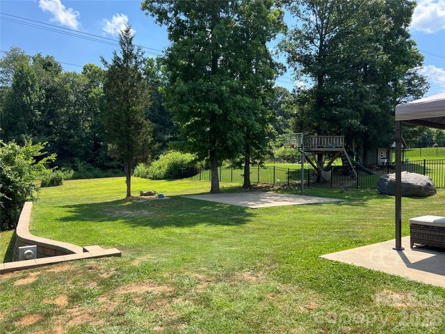 1106 Brookdale Lane, Stanley, NC 28164