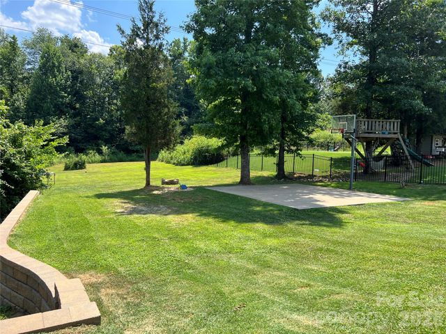 1106 Brookdale Lane, Stanley, NC 28164