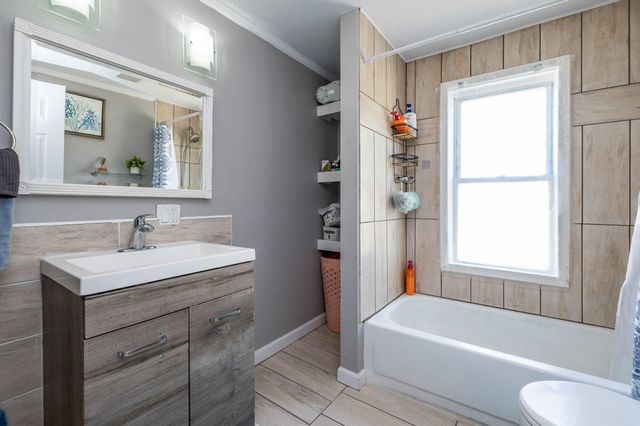 187 Wall Street, Pontiac, MI 48342