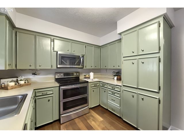 19785 Nw ROCK CREEK Dr, Portland, OR 97229