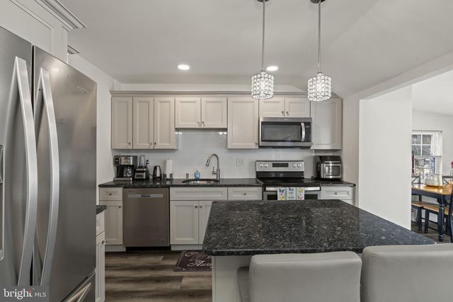 25 LAMP POST LN, Somerdale, NJ 08083