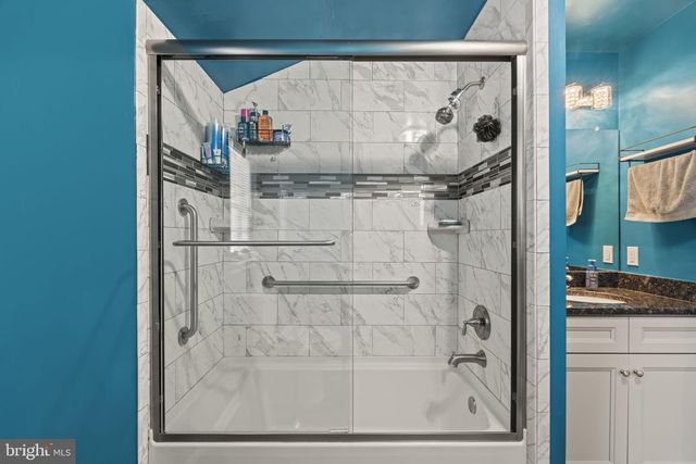 25 LAMP POST LN, Somerdale, NJ 08083