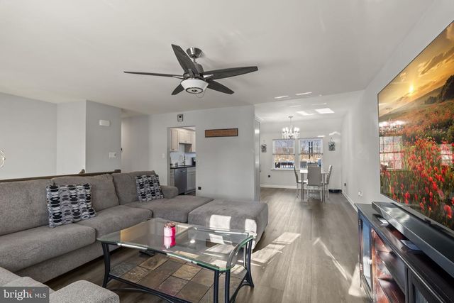 25 LAMP POST LN, Somerdale, NJ 08083