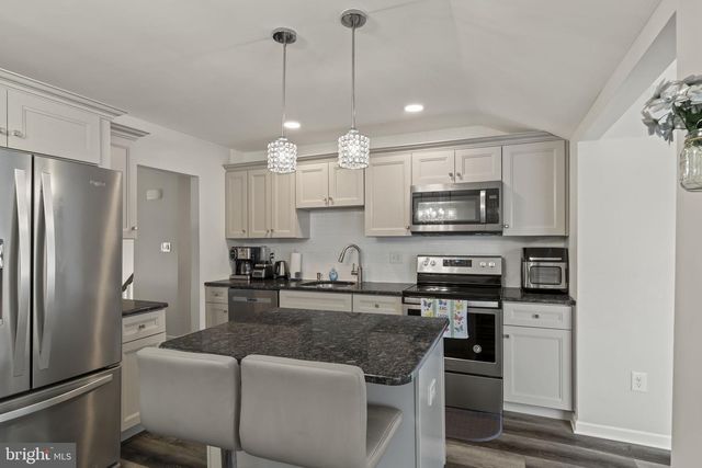 25 LAMP POST LN, Somerdale, NJ 08083