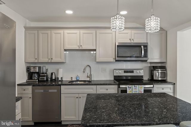 25 LAMP POST LN, Somerdale, NJ 08083