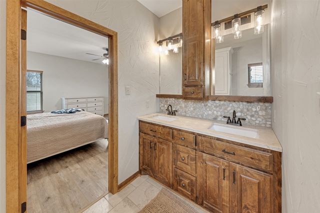 5302 N State Highway 37, Winnsboro, TX 75494