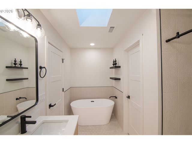12350 Sw 64TH Ave, Portland, OR 97219