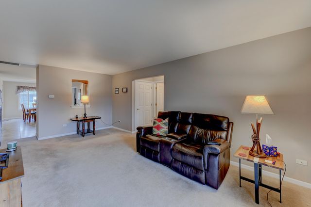 1315 Woodhollow Court, Schererville, IN 46375