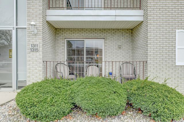 1315 Woodhollow Court, Schererville, IN 46375