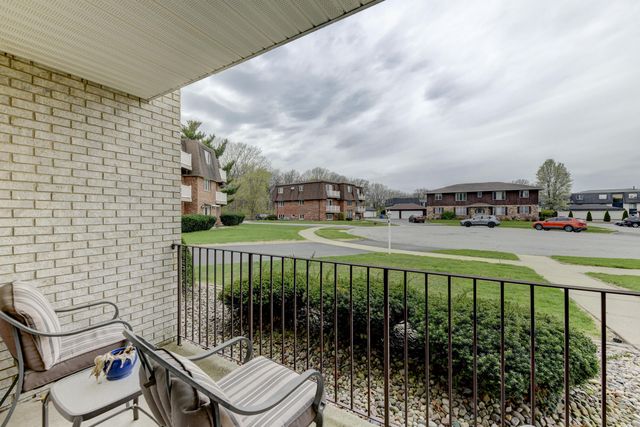 1315 Woodhollow Court, Schererville, IN 46375