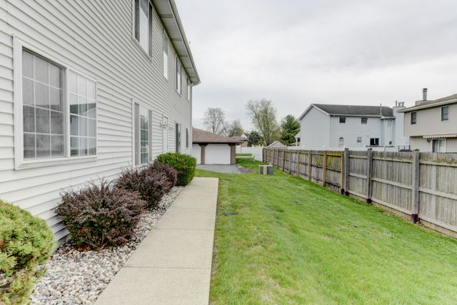 1315 Woodhollow Court, Schererville, IN 46375