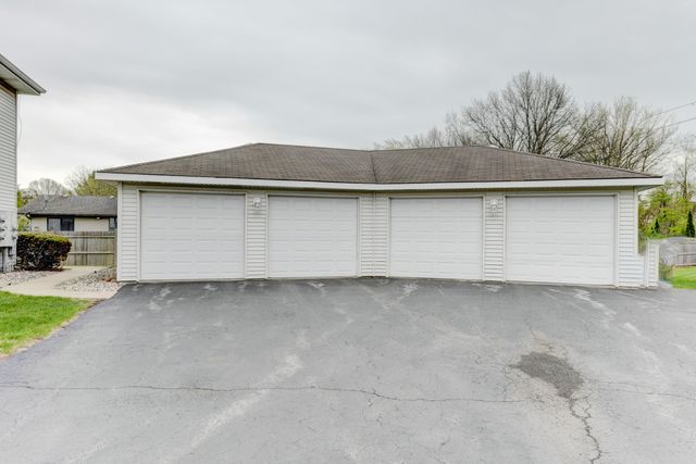 1315 Woodhollow Court, Schererville, IN 46375