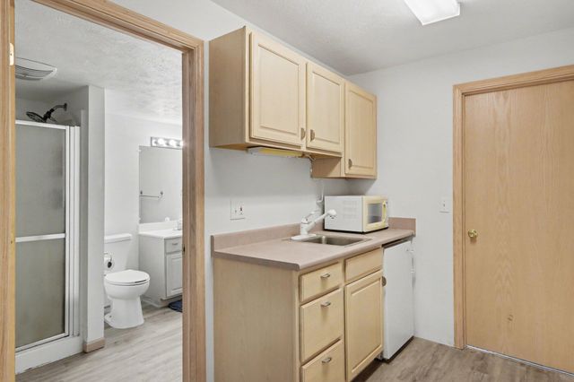 8127 Robinbrook Street, Richland Vllg, MI 49083