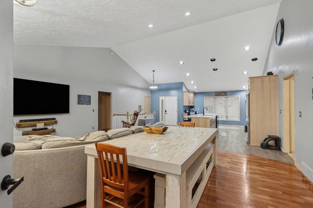 8127 Robinbrook Street, Richland Vllg, MI 49083