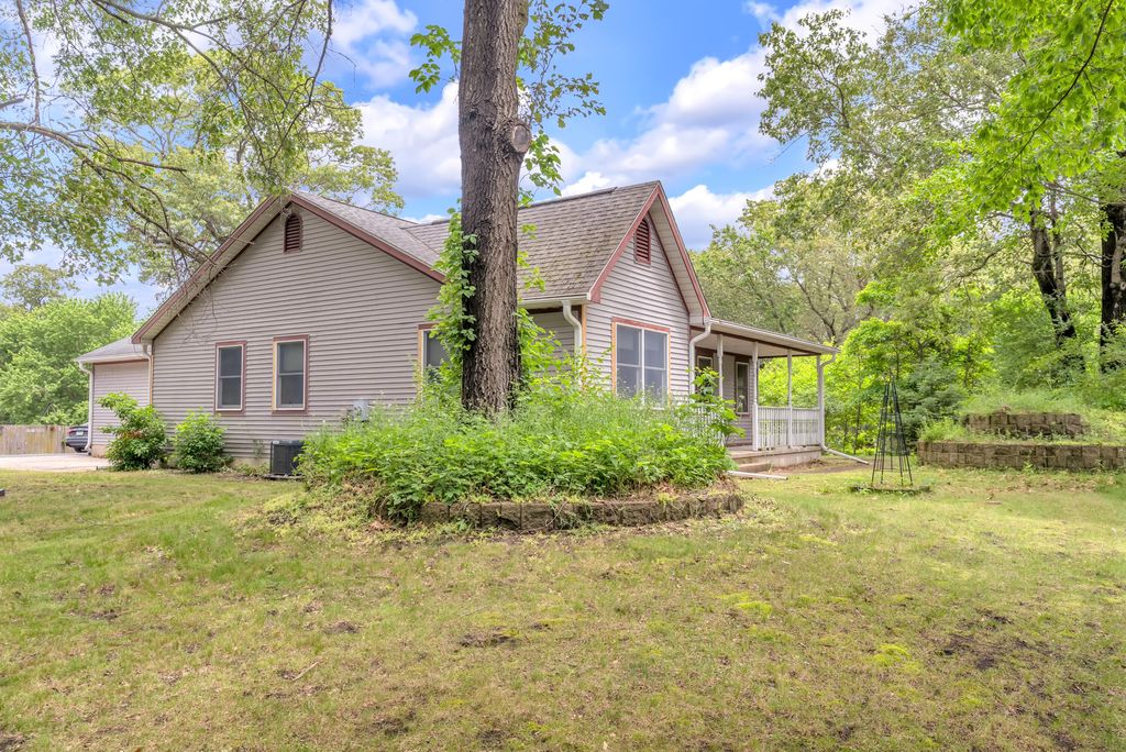 9024 Oak Street, Wheatfield, IN 46392