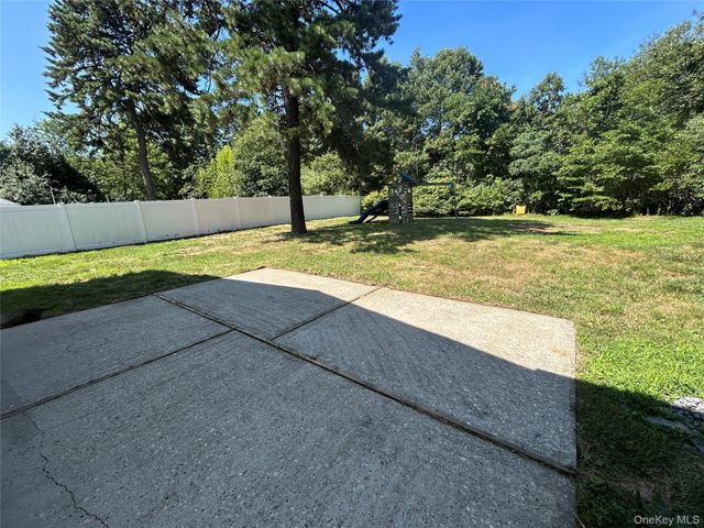 30 Balsam Drive, Medford, NY 11763