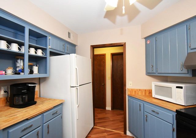 1933 River Park COURT, Wauwatosa, WI 53226