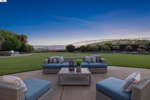 47849 Avalon Heights Ter, Fremont, CA 94539