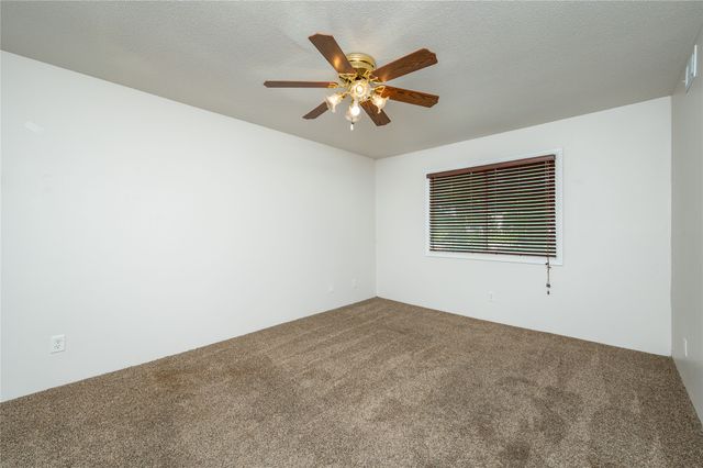 9547 University Avenue 23, Clive, IA 50325