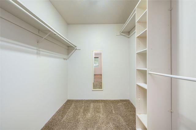 9547 University Avenue 23, Clive, IA 50325