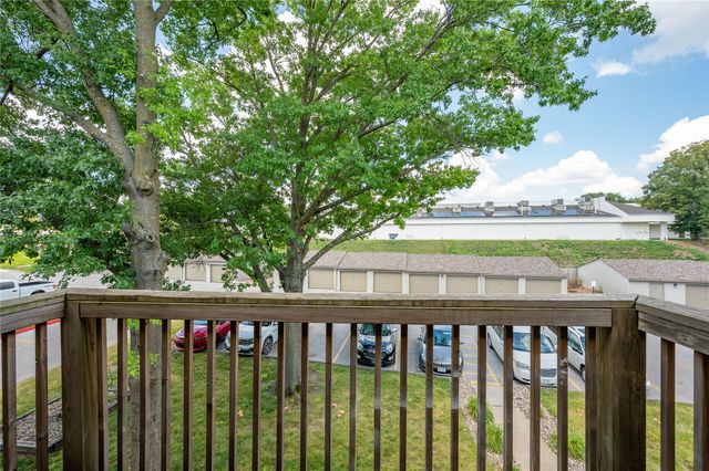 9547 University Avenue 23, Clive, IA 50325