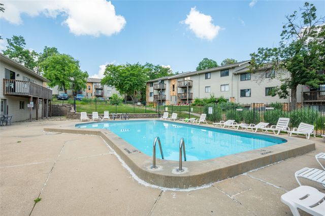 9547 University Avenue 23, Clive, IA 50325