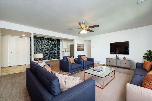 9547 University Avenue 23, Clive, IA 50325
