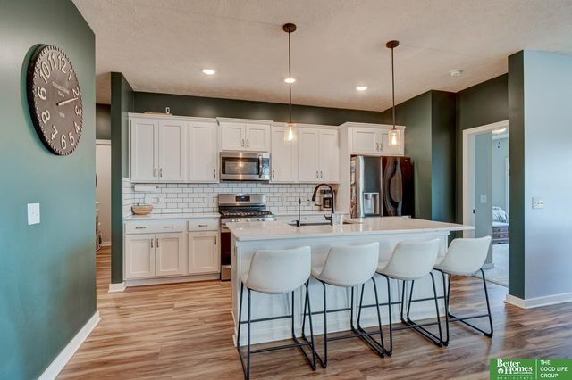 11961 S 113 Avenue, Papillion, NE 68046