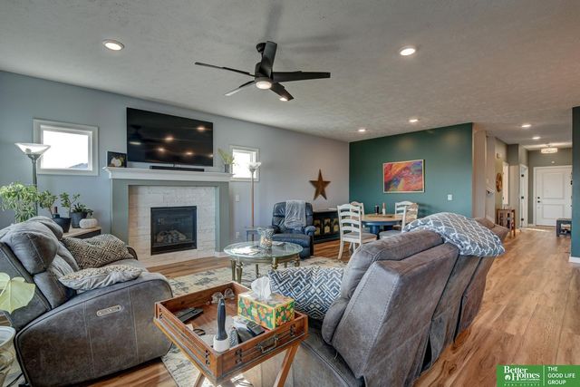 11961 S 113 Avenue, Papillion, NE 68046