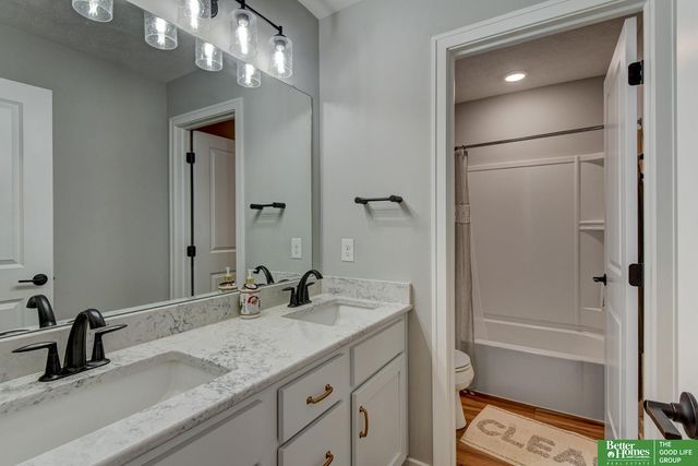 11961 S 113 Avenue, Papillion, NE 68046