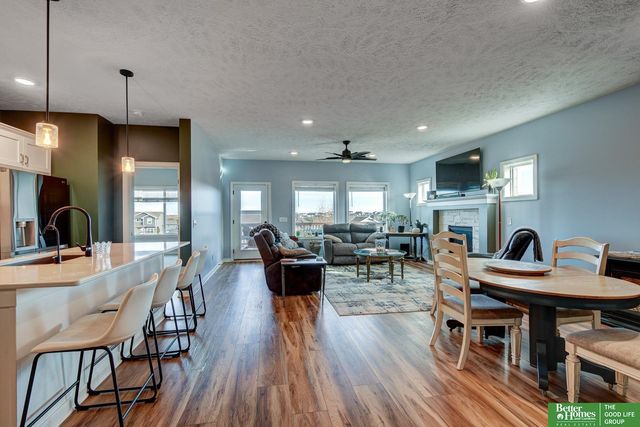 11961 S 113 Avenue, Papillion, NE 68046