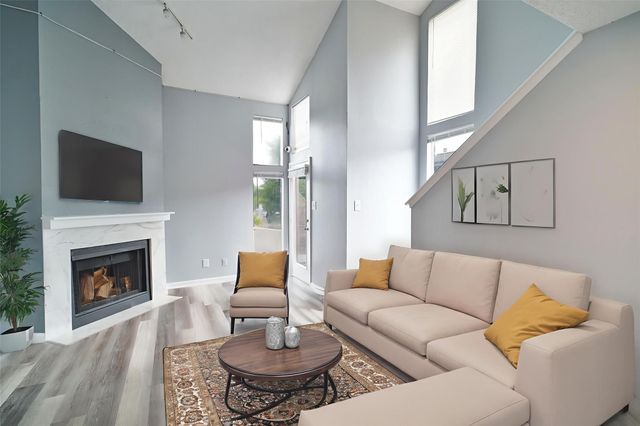 10855 Meadowglen Lane 1122, Houston, TX 77042